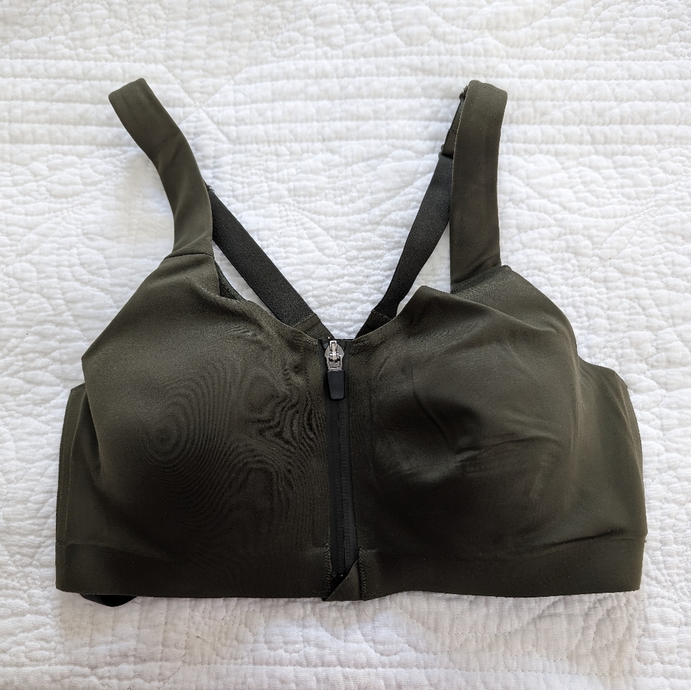 Victoria's Secret Incredible Knockout sports bra, 32D